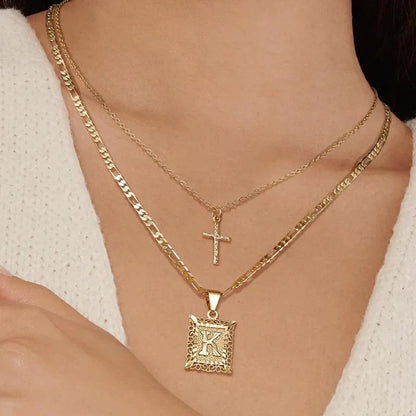 Set de Collar con Inicial en Cruz | Oro