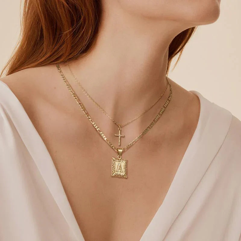 Set de Collar con Inicial en Cruz | Oro