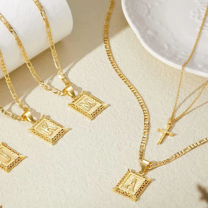 Set de Collar con Inicial en Cruz | Oro