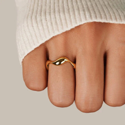 Anillo Elyra de Flujo Suave | Oro